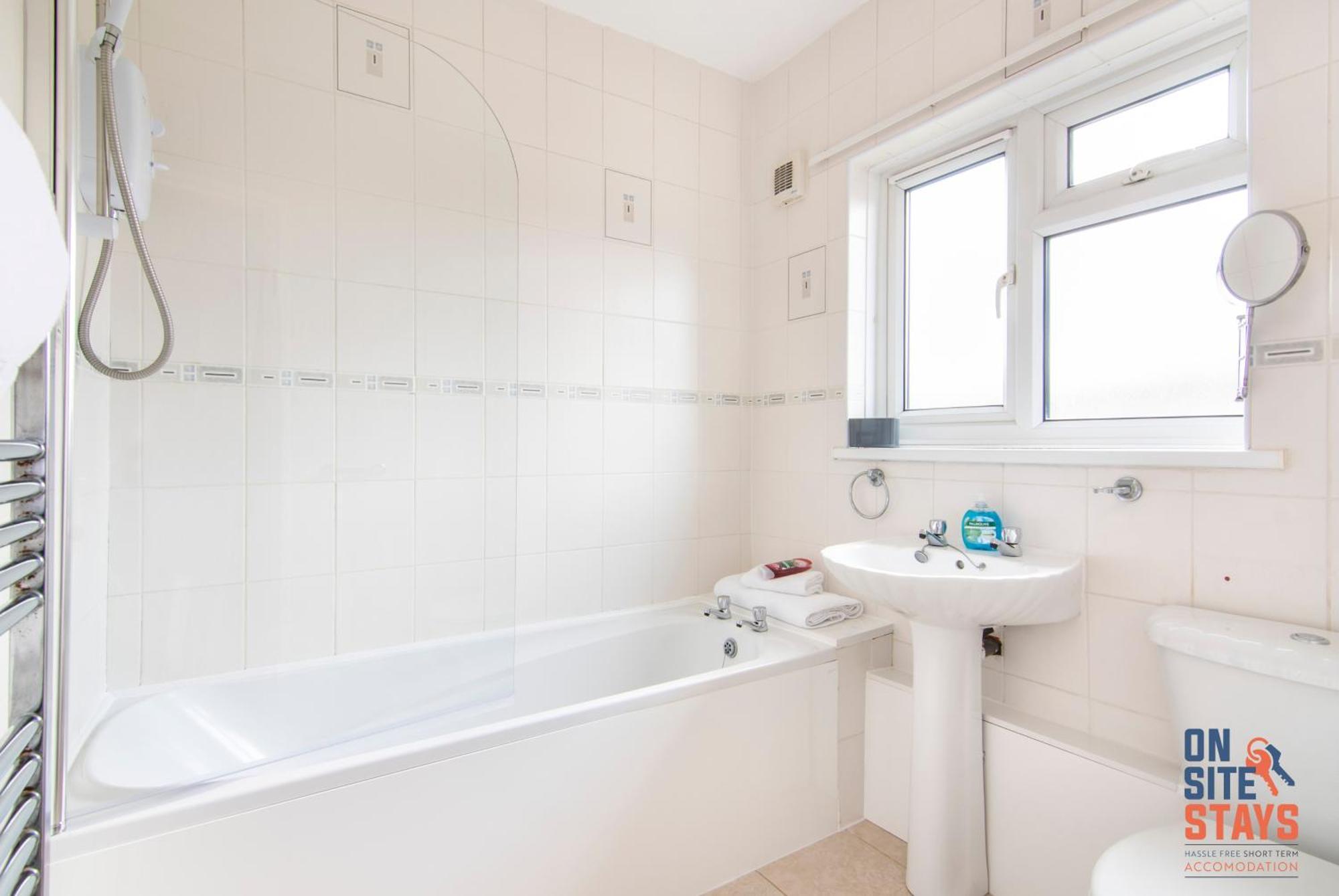 Onsitestays - Cosy 2-Bedroom Apartment With Private Entrance & Long Stay Prices Gravesend Esterno foto